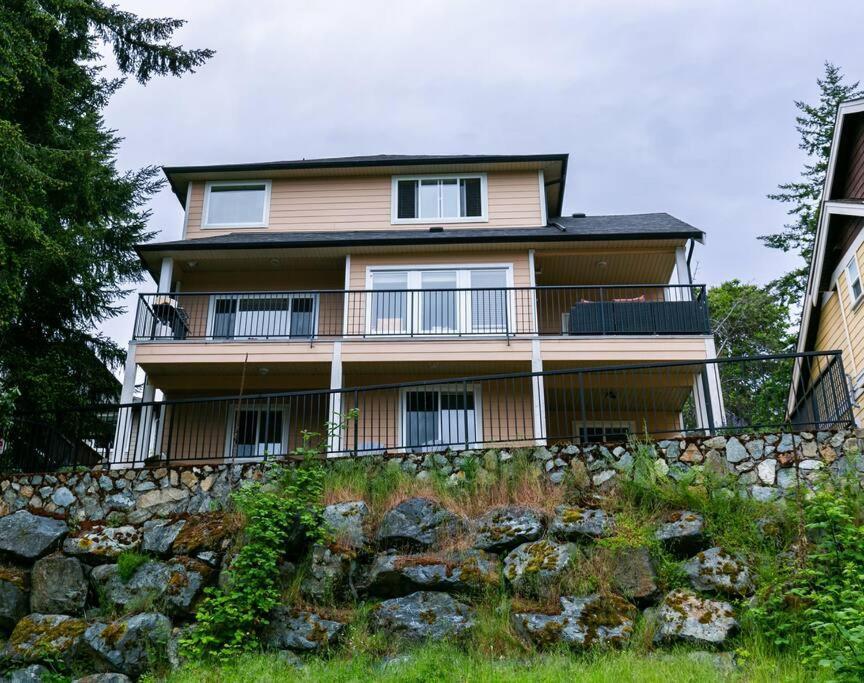 Cozy Renovated Oasis W Private Terrace & Parking Villa Victoria Luaran gambar